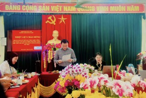 Đ/c Trần Xuân Phượng, UVBTV, PCT Hội đồng nhân dân thị xã chủ trì buổi làm việc