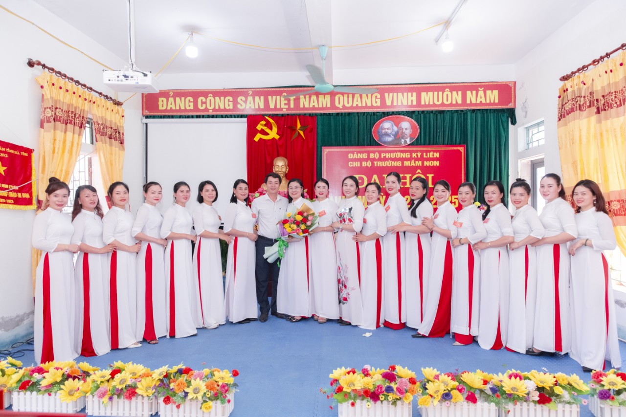 Đồng chí Nguyễn Thị Kim Cúc - P. Bí thư Đảng ủy; Đồng chí Trần Như Ngọc - PCT UBND phường Kỳ Liên tham dự và chỉ đạo Đại hội.